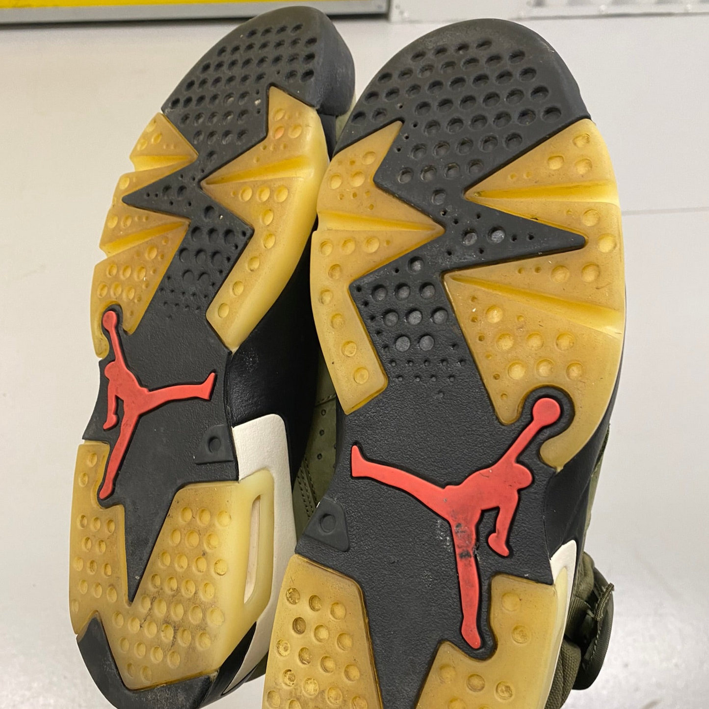Travis Scott x Jordan 6 Medium Olive UK9